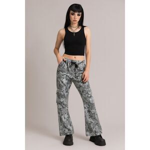 NWT  HOT TOPIC Gray Real Tree Camo Cargo Sweatpants Pants  Women's Size Medium